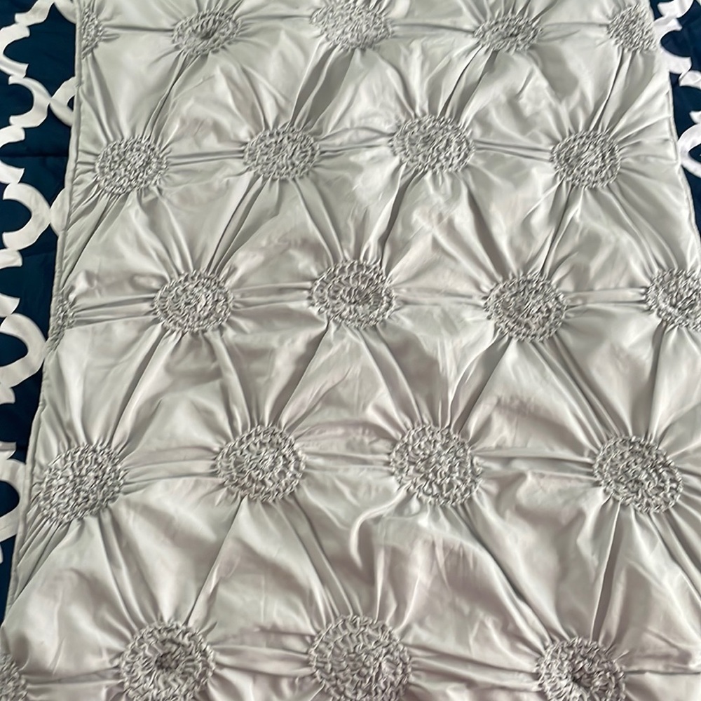Baby crib comforter